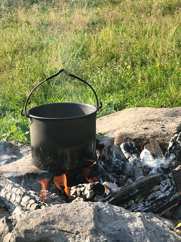 Verpflegung auf dem Feuer